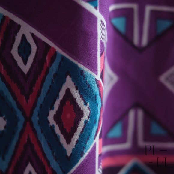 Vintage pattern purple light blouse in size medium - Picture 5 of 5